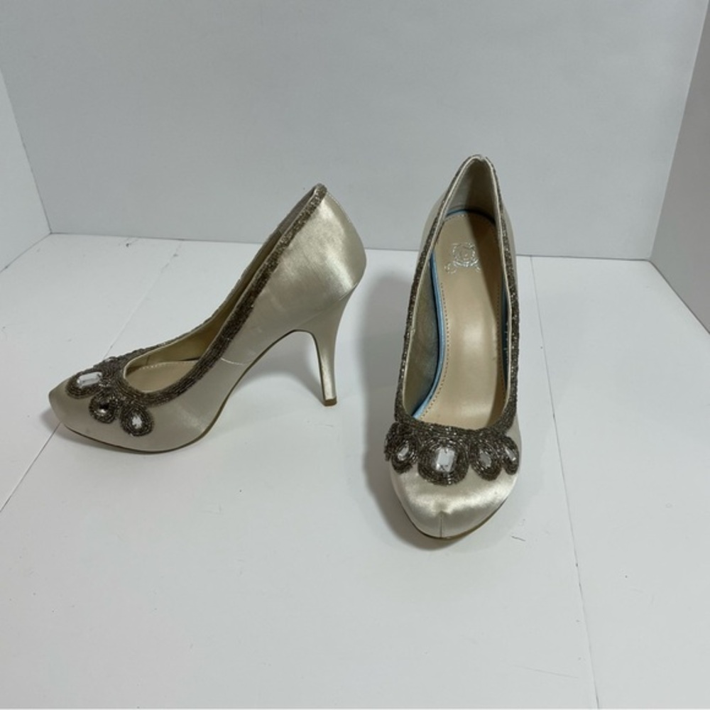 Disney The GLASS SLIPPER COLLECTION high heels shoes beaded Ivory 7. 5 M rare